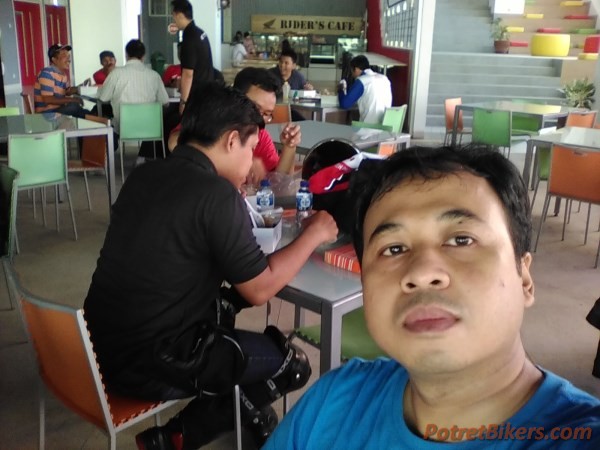 Rider's cafe