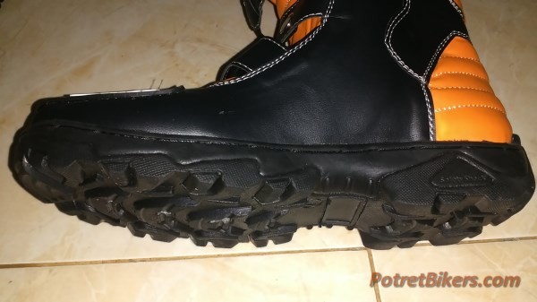 Sepatu Trail dan Sepatu Cross