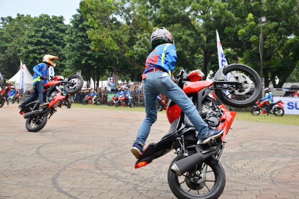 Freestyle Suzuki GSX-S150 Pecahkan Rekor MURI (3)