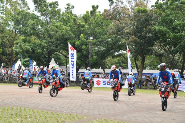 Freestyle Suzuki GSX-S150 Pecahkan Rekor MURI (4)