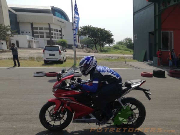 First Ride Impression All New Yamaha R15 vva155 dan harga 