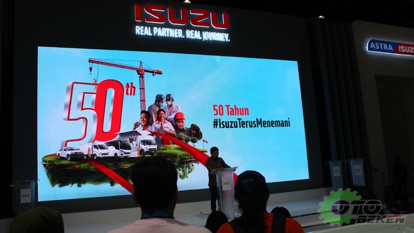 50 Tahun Isuzu Terus Menemani, Usung Giga FVR U Wingbox, D-MAX Hingga ...