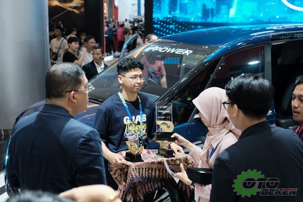 GIIAS SURABAYA 2024 BERIKAN PENGHARGAAN DAN APRESIASI KEPADA PESERTA PAMERAN 1
