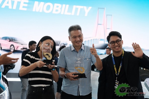 GIIAS SURABAYA 2024 BERIKAN PENGHARGAAN DAN APRESIASI KEPADA PESERTA PAMERAN